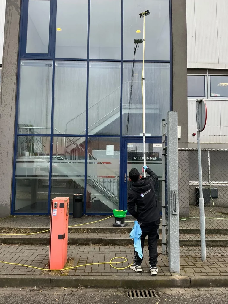 glasreinigung von comfort clean mit einer osmose